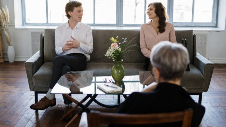 Tekanan Mental dan Pertanyaan “Kapan Nikah?”