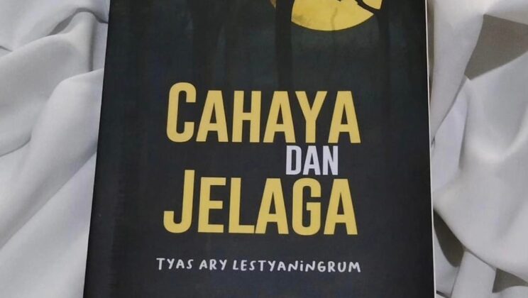 Resensi: Cahaya dan Jelaga, Luka dalam Perjuangan